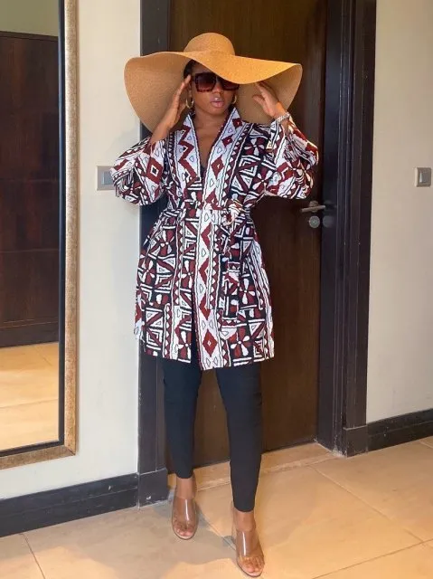 Authentic African Style: Women's Short Kimono Jacket with Traditional Patterns