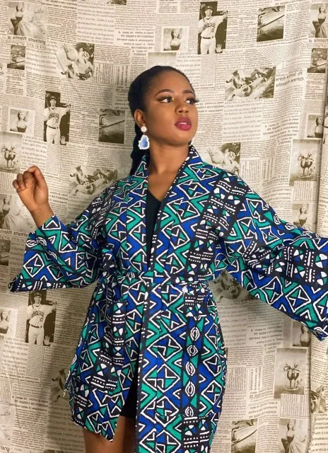 Authentic African Style: Women's Short Kimono Jacket with Traditional Patterns