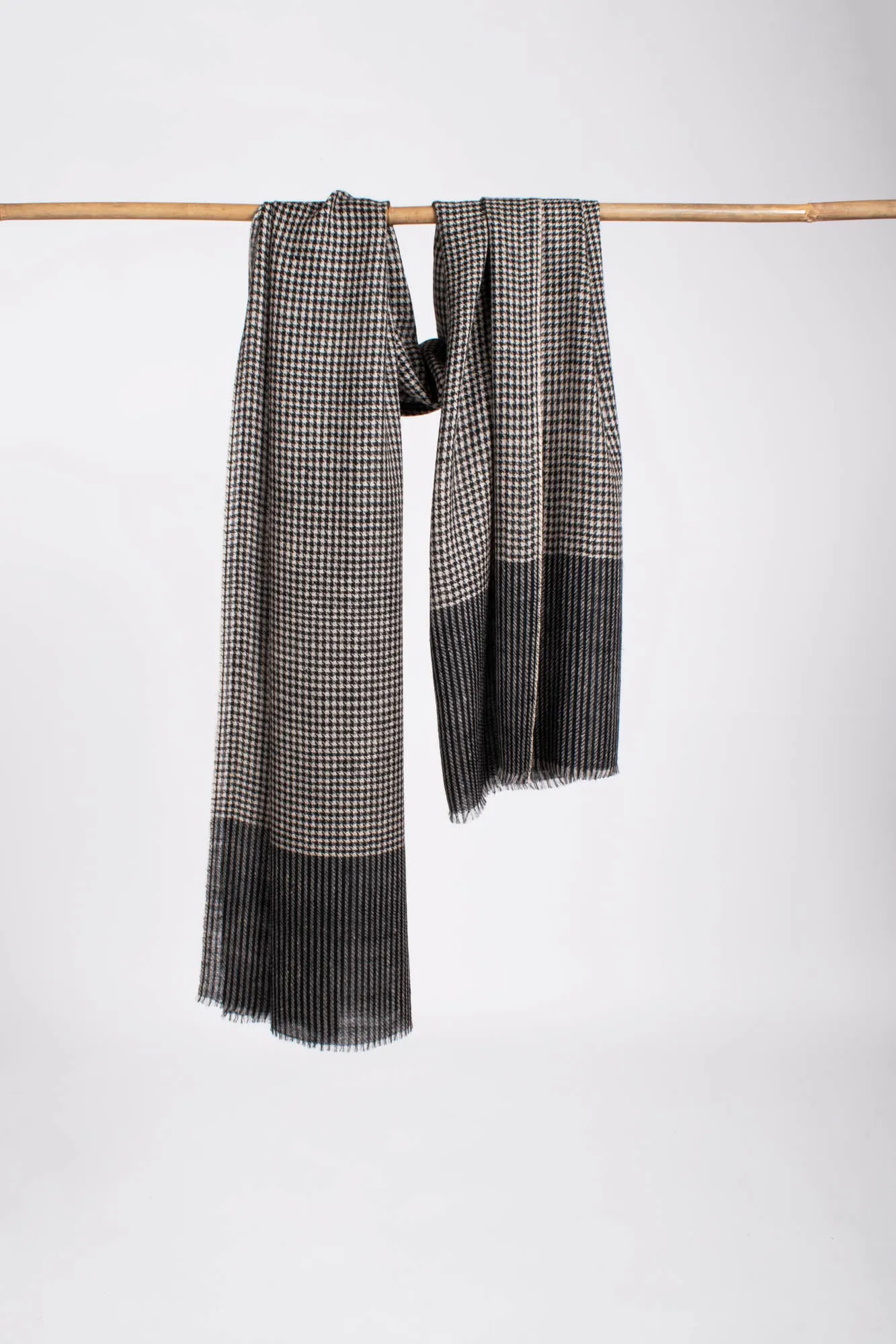 Black and White Houndstooth Cashmere Neck Scarf - CROSSETT