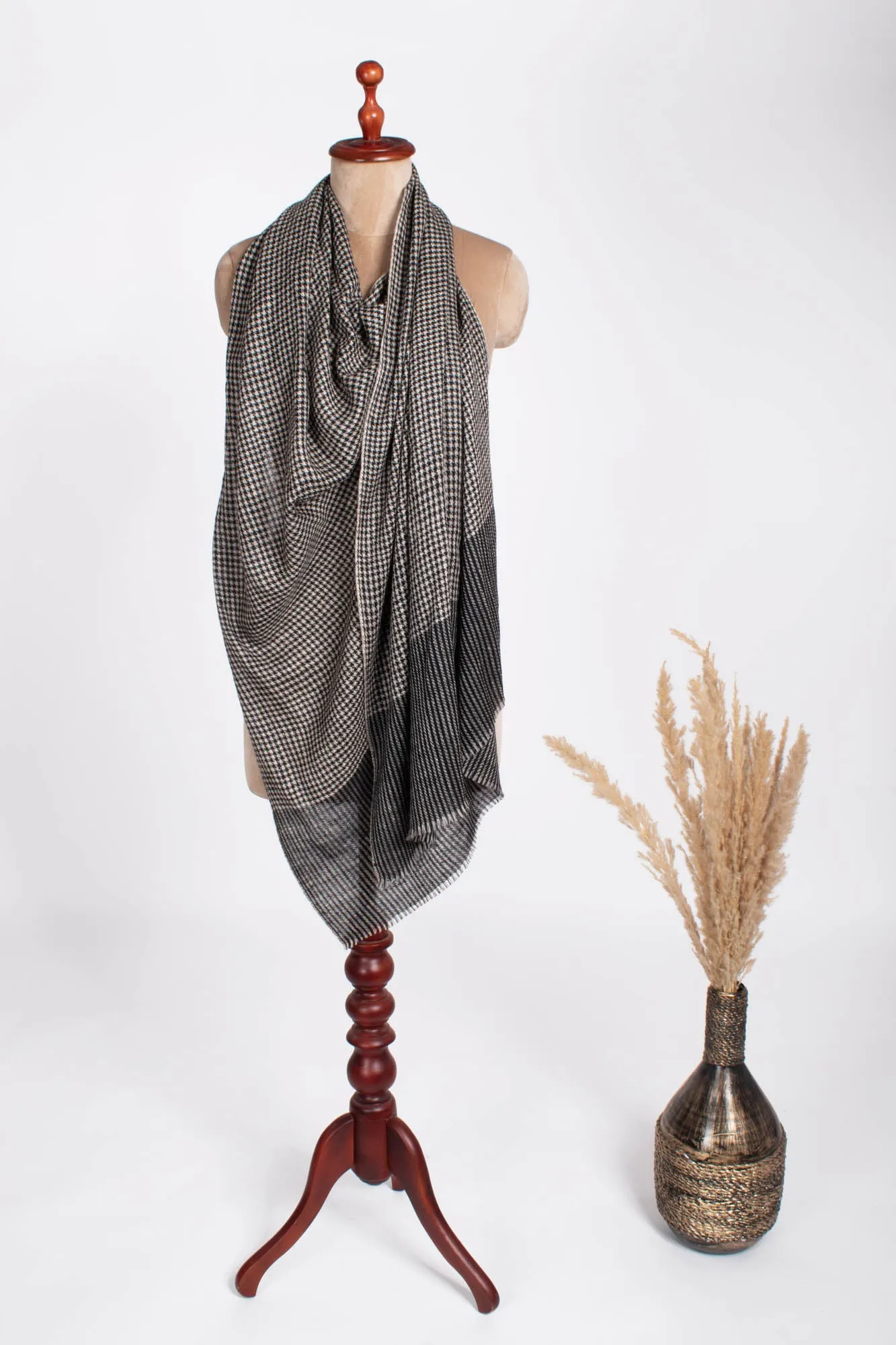 Black and White Houndstooth Cashmere Neck Scarf - CROSSETT