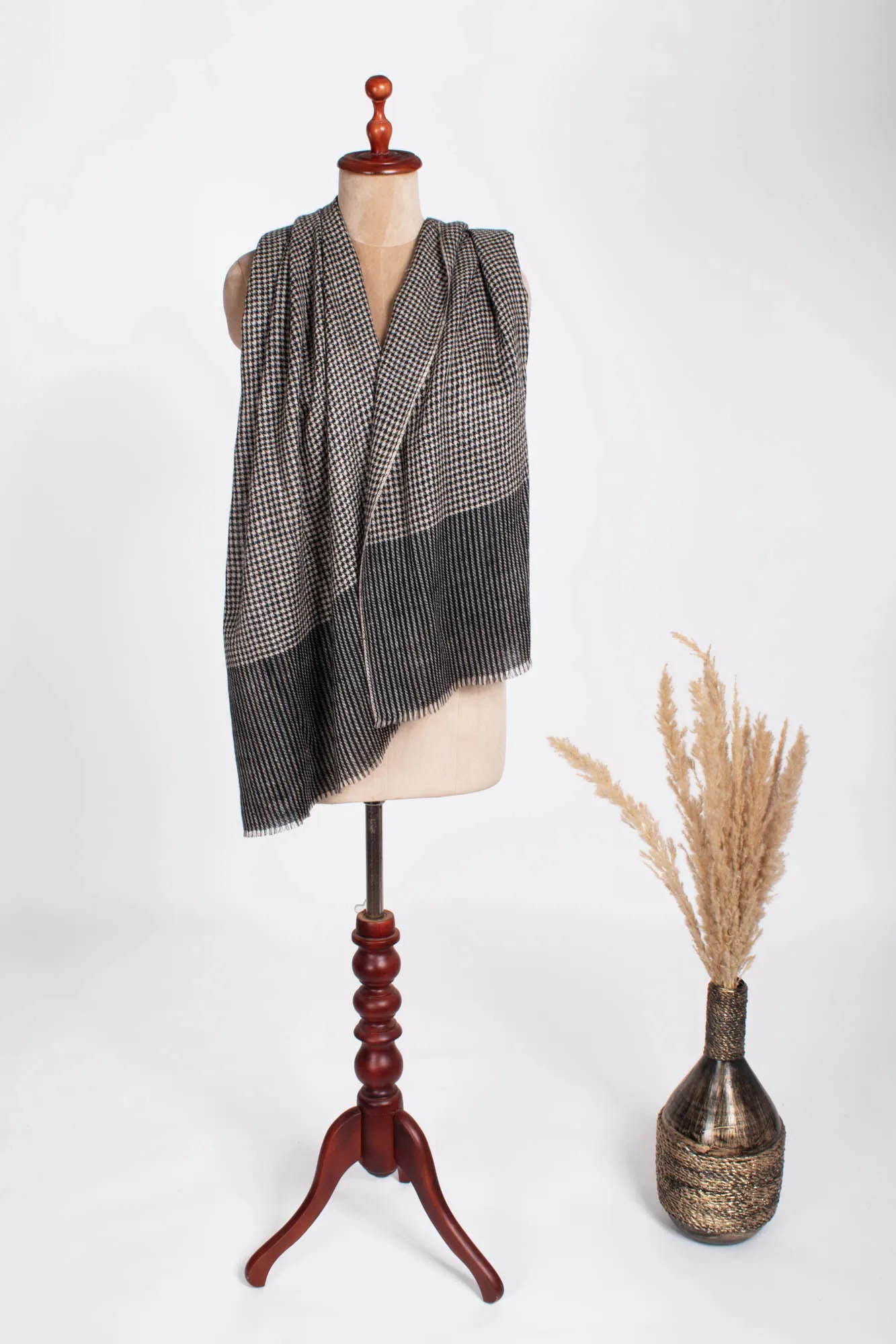 Black and White Houndstooth Cashmere Neck Scarf - CROSSETT